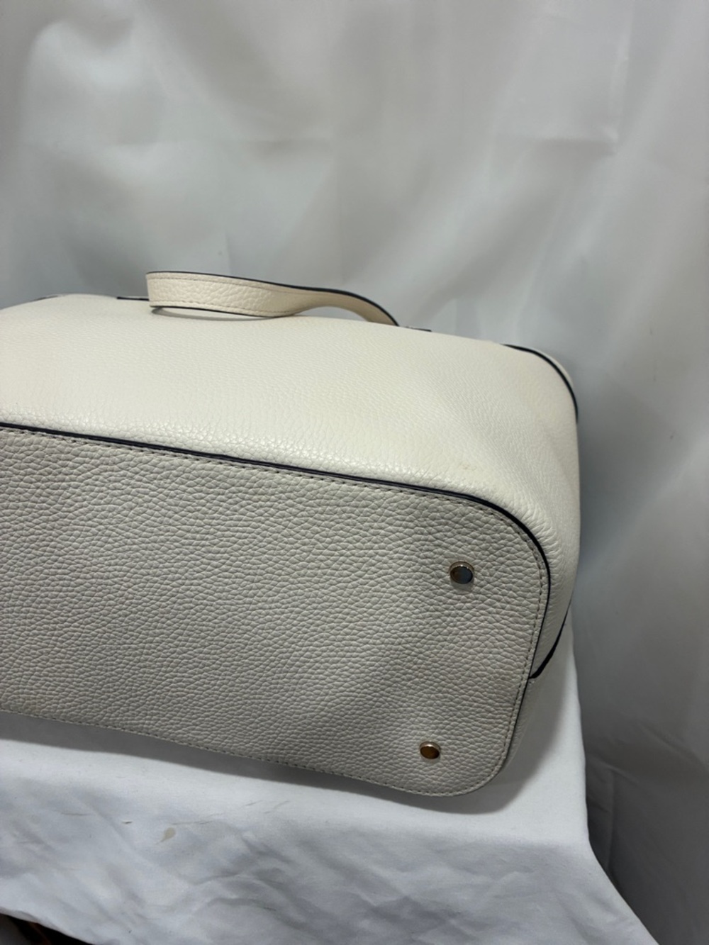Kate Spade Cream Pebbled Leather Tote with Tassel Bow NWOT 12x13 size - Picture 7 of 9
